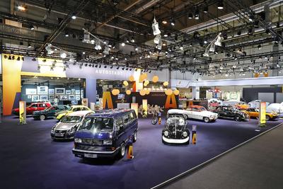 Messe-Stand der Autostadt aus Wolfsburg auf der Techno Classica in Essen