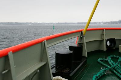 Tonnenwartung mit der MS Scharhörn auf der Ostsee