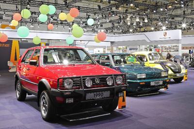 Messe-Stand der Autostadt aus Wolfsburg auf der Techno Classica in Essen