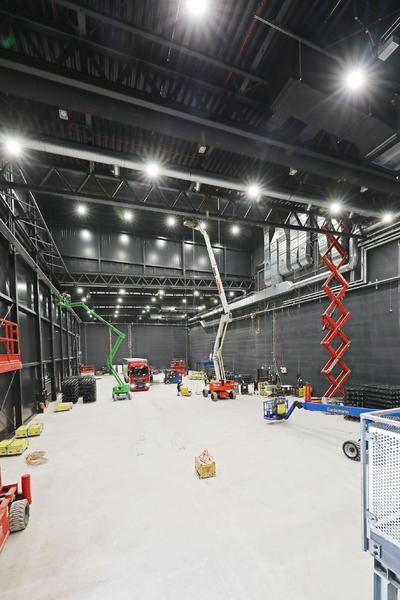 Baudokumentation der neuen Veranstaltungshalle 'Hafen 1' in der Autostadt in Wolfsburg