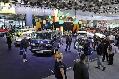 Messe-Stand der Autostadt aus Wolfsburg auf der Techno Classica in Essen