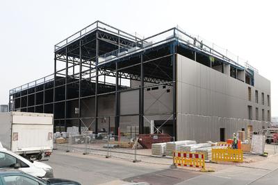 Baudokumentation der neuen Veranstaltungshalle 'Hafen 1' in der Autostadt in Wolfsburg