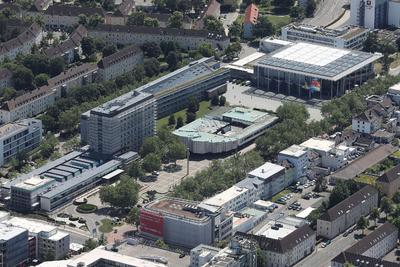 Wolfsburger Rathaus mit Aalto-Gebäude und Kunstmuseum