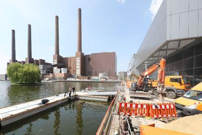 Baudokumentation der neuen Veranstaltungshalle 'Hafen 1' in der Autostadt in Wolfsburg